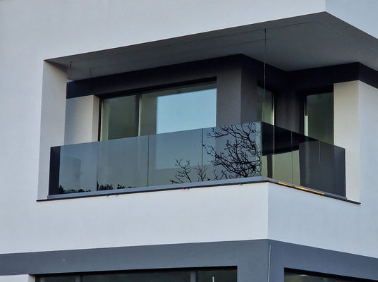 Customized Smooth Frameless Glass Balustrade Dust Proof And Easy Cleaning U Channel Glass Railing