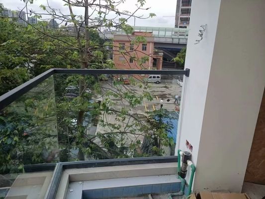 Modern Design Clear View Safety Certified U Channel Glass Railing for Residential and Commercial Use