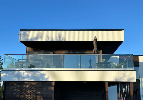 LED Light Glass Balustrade Aluminum Modern Railing Designs Frameless Tempered Glass Outdoor Balcony Railing
