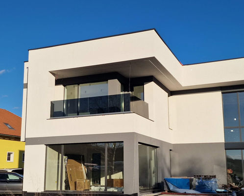 Customized Smooth Frameless Glass Balustrade Dust Proof And Easy Cleaning U Channel Glass Railing