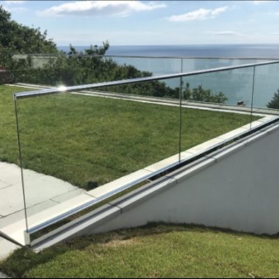 Stable Tempered Glass Balcony Balustrade Glass U Channel System With Aluminum Handrail