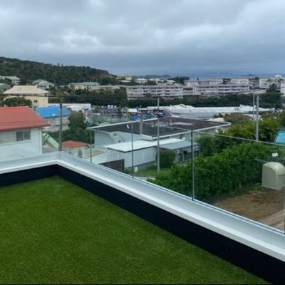 Modern Glass Deck Railing Outdoor Tempered Glass U Channel Frameless 12-20mm Balcony Balustrades