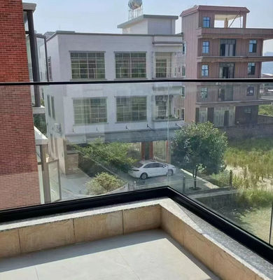 Easy Maintenance Aluminium And Glass Railing High Strength With Handrail